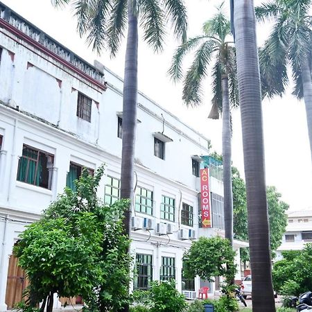 The Hotel Ambassador Inn バラナシ エクステリア 写真