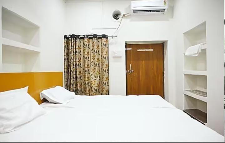 The Hotel Ambassador Inn バラナシ エクステリア 写真